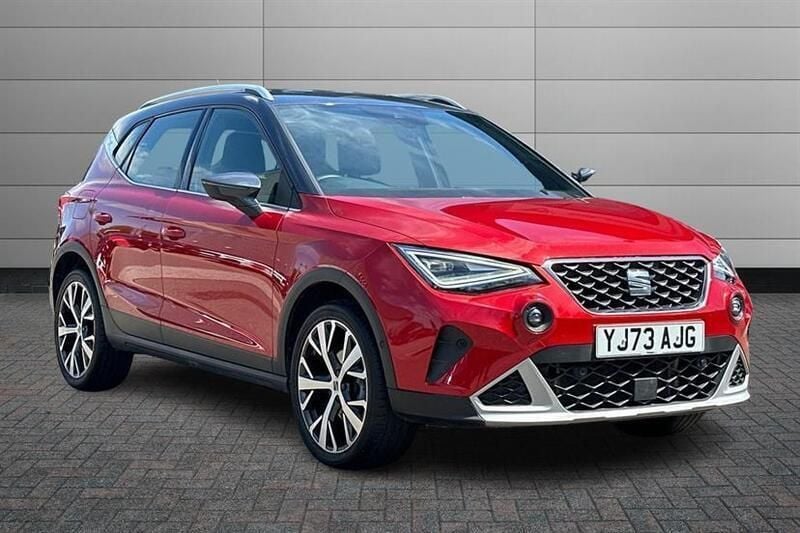Desire red with grey roof Used 2024 Seat Arona Xperience Lux SUV | £18,495 (Fair price) - Image 1/4