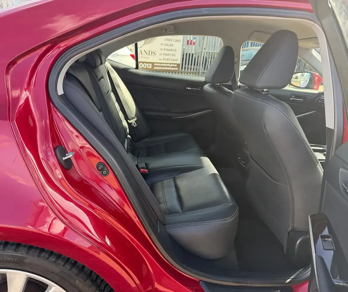 Used Lexus IS300h Executive Line 223 HP (164 kW) 2016 Red Sedan