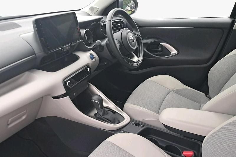 Used Toyota Yaris Hybrid 114 HP (83 kW) 2023 Black