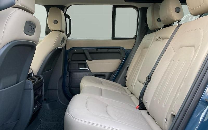 Used Land Rover Defender S 250 HP (183 kW) 2024 Estate