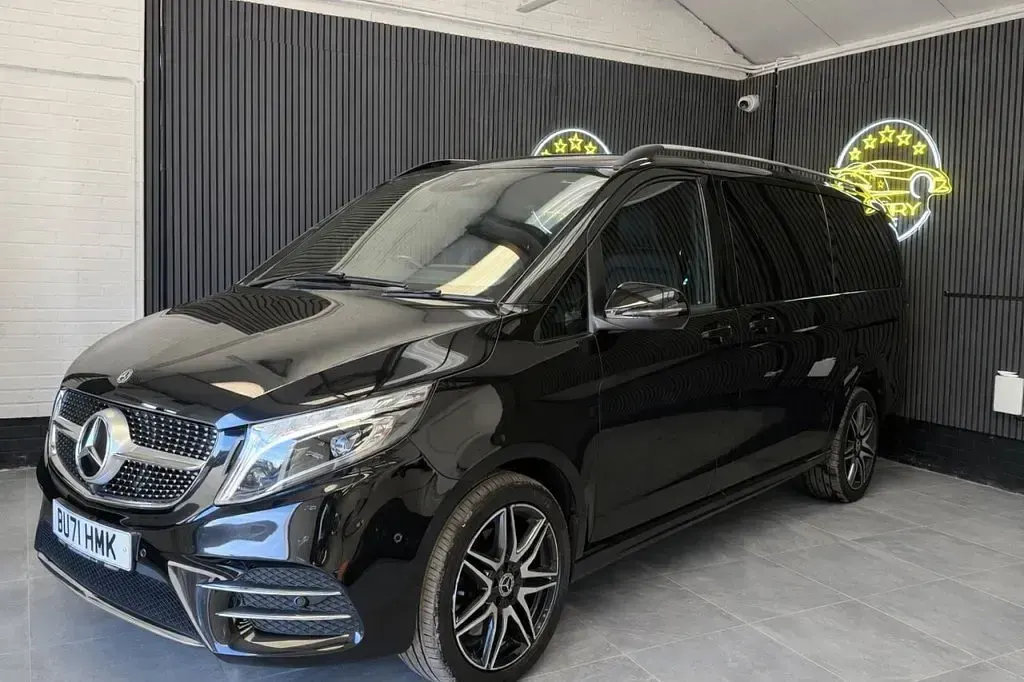 Usado Mercedes V220 AMG line 163 HP (119 kW) 2022 Preto Monovolume