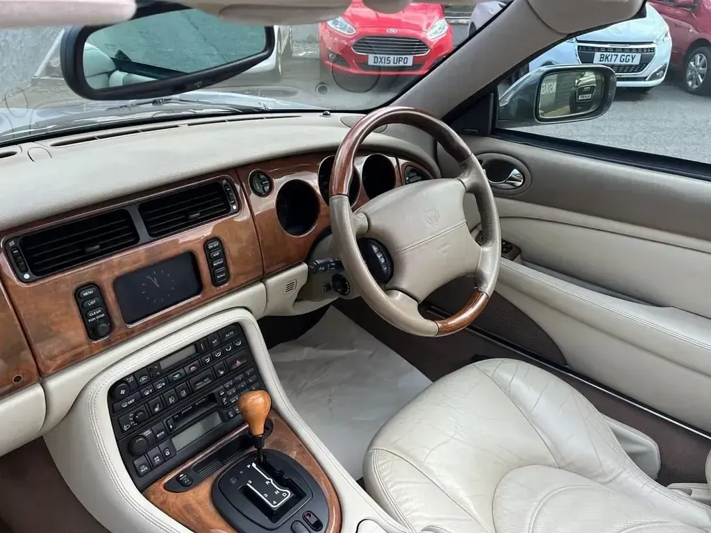 Używany Jaguar XKR Supercharged 370 KM (272 kW) 2000 Różowy Coupe