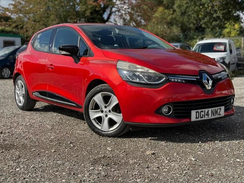 Red Used 2014 Renault Clio IV Dynamique Hatchback | £3,800 (Good price) - Image 1/4
