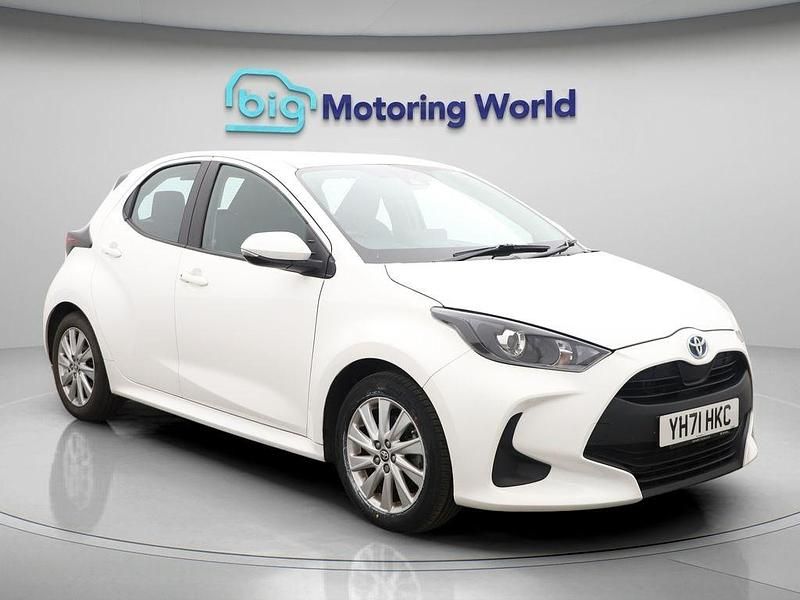 White Used 2021 Toyota Yaris Hybrid Hatchback | £15,300 (Good price) - Image 1/4