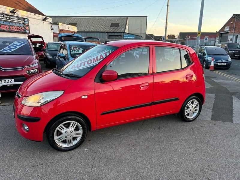 Used Hyundai i10 Comfort 77 HP (56 kW) 2010 Red Hatchback