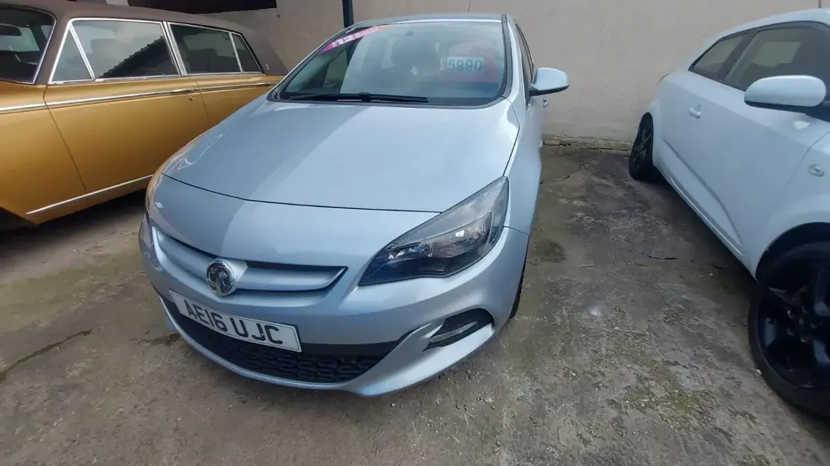 Used Vauxhall Astra Edition 140 HP (102 kW) 2016 Silver Hatchback