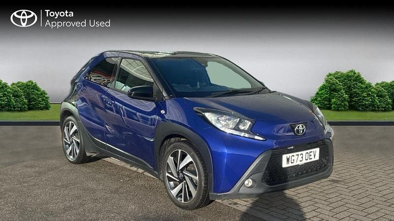 Used Toyota Aygo X 72 HP (52 kW) 2023 Juniper blue bitone SUV