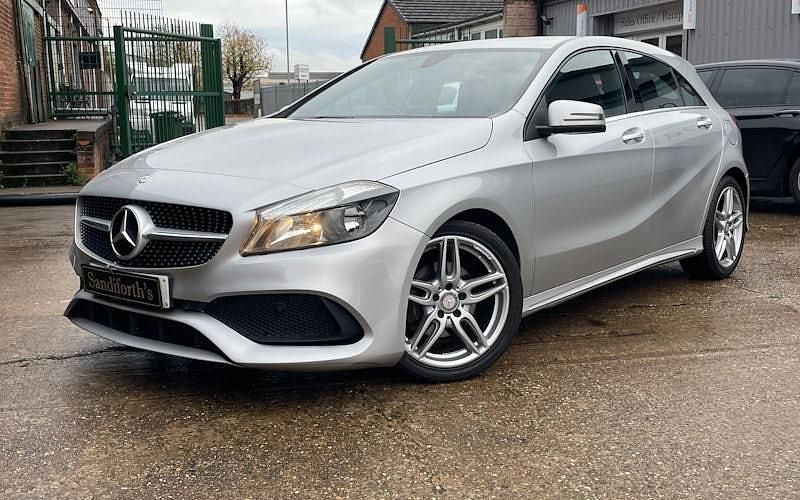 Begagnad Mercedes A200 AMG line 136 HK (100 kW) 2017 Silver Halvkombi