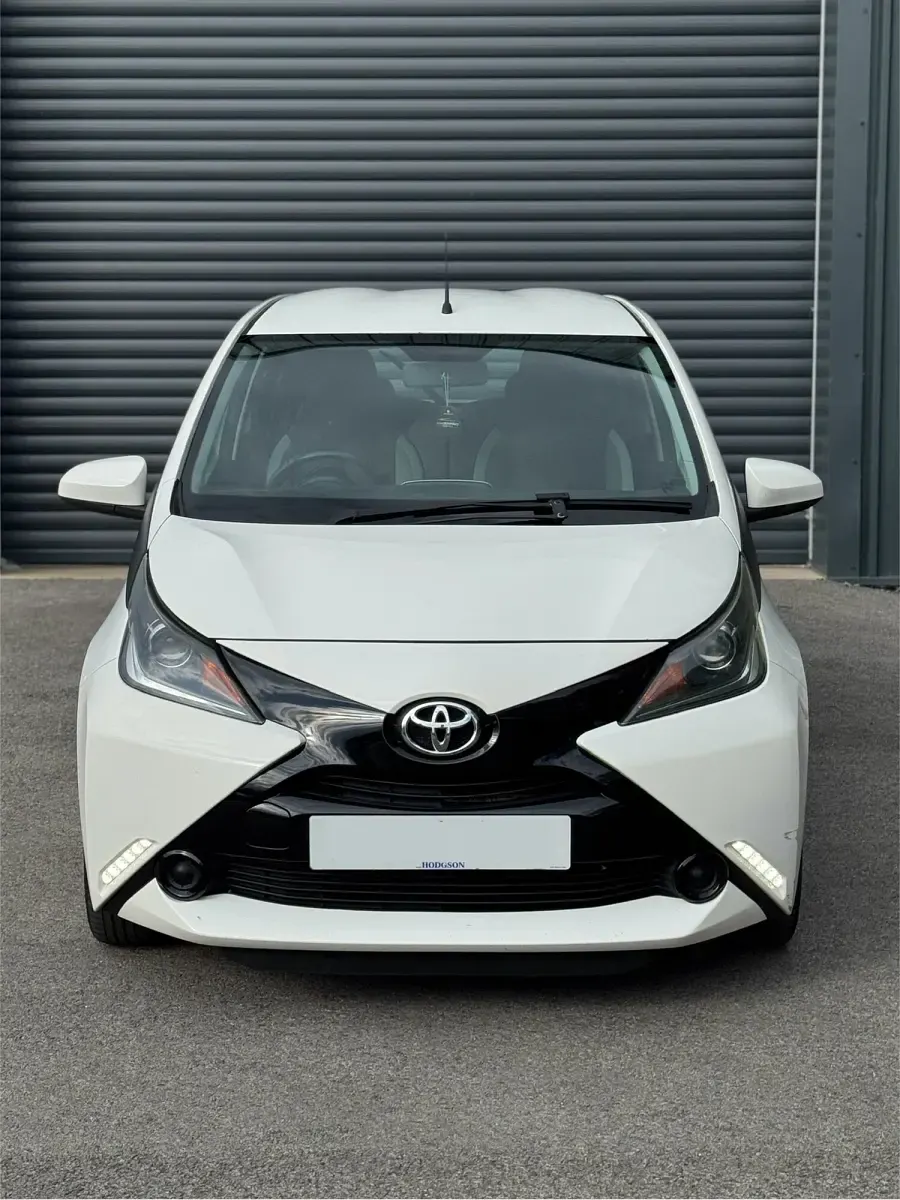 Used Toyota Aygo X-play 2014 White Hatchback