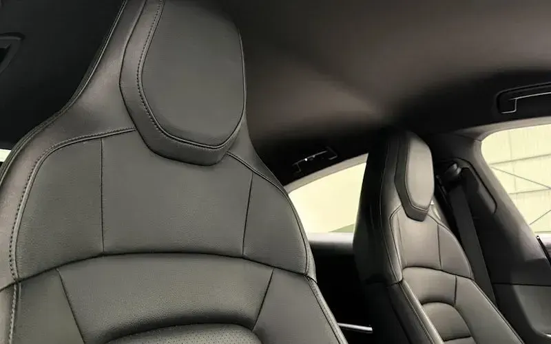Usado Porsche Taycan 350 kW (476 HP) 2023 Sedan