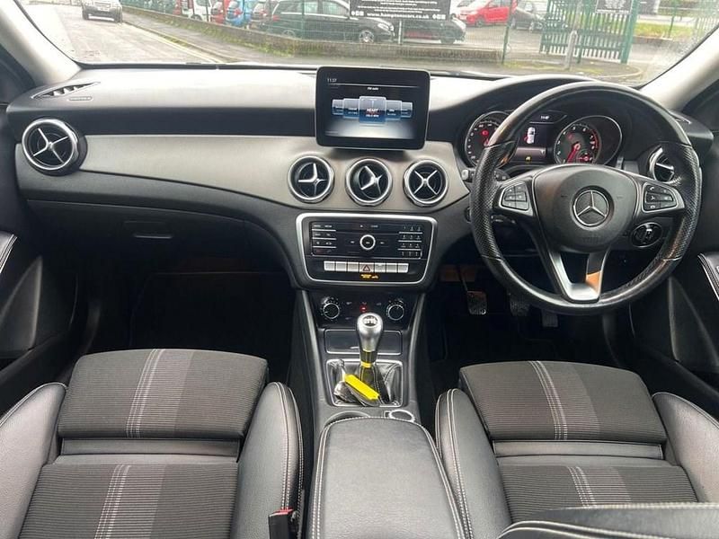 Used Mercedes GLA180 Urban 122 HP (89 kW) 2018 White SUV