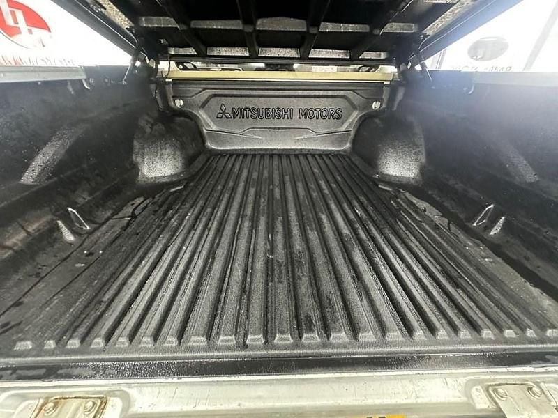 Used Mitsubishi L200 178 HP (130 kW) 2017 Silver Pickup