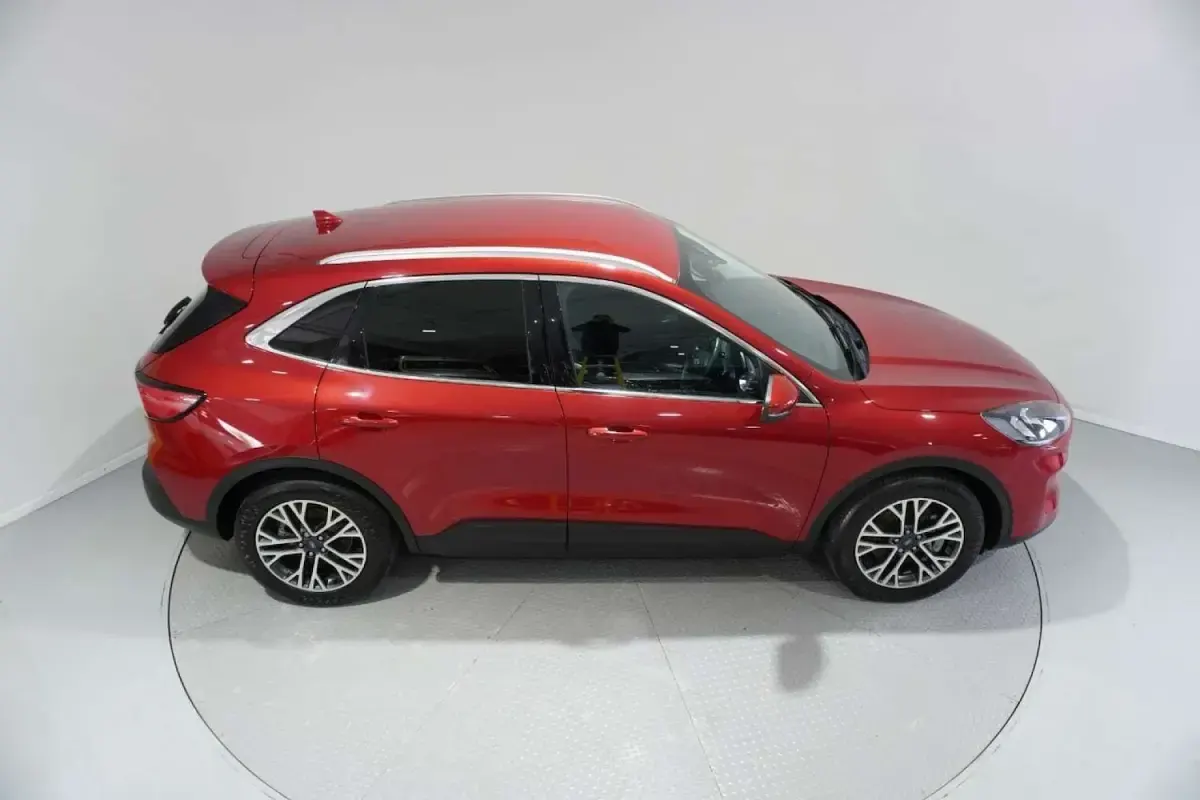 Used Ford Kuga Titanium 225 HP (165 kW) 2021 Red SUV