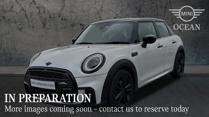 Begagnad Mini Cooper Hatch 134 HK (98 kW) 2023 Vit Halvkombi