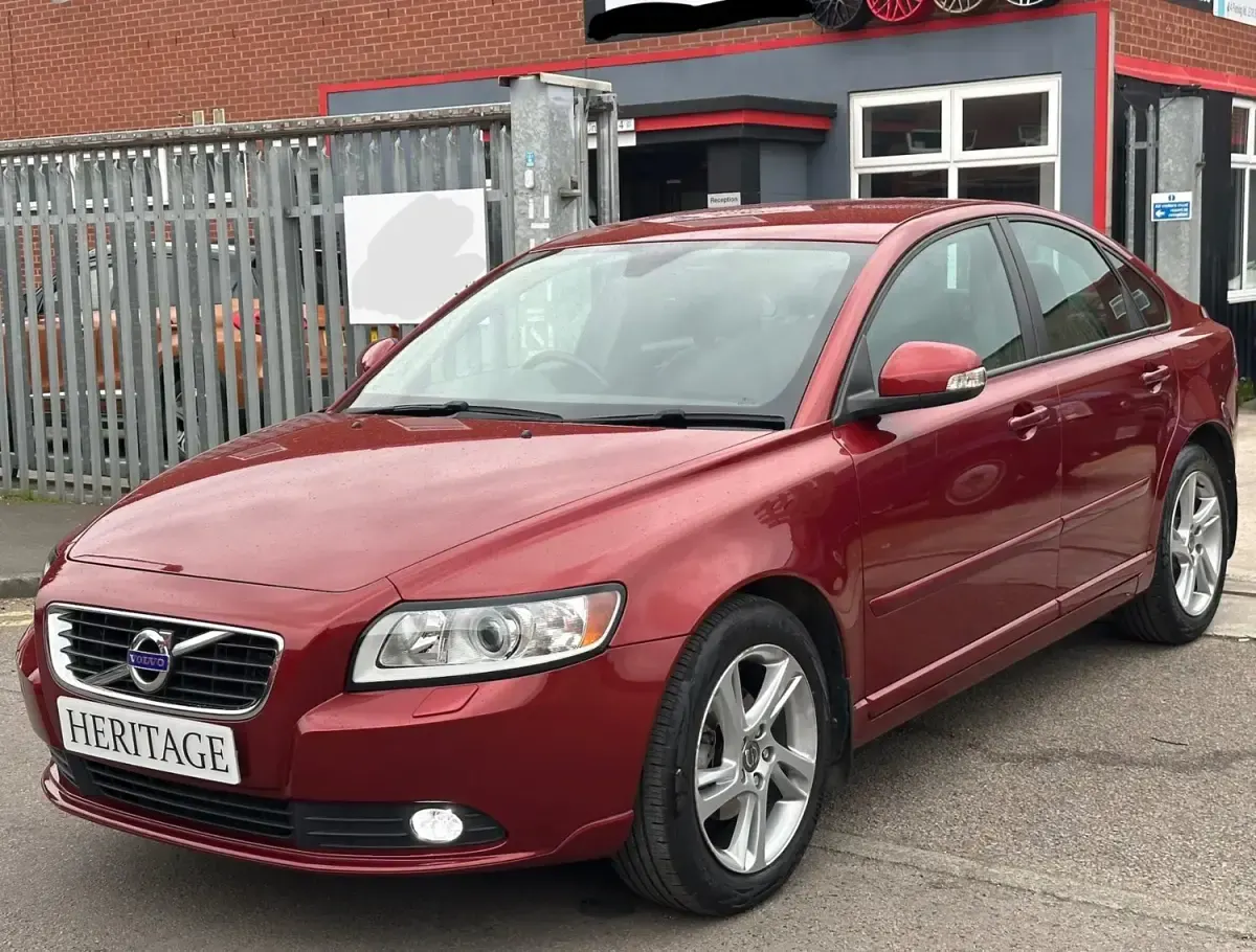 Used Volvo S40 SE 145 HP (106 kW) 2012 Red Sedan