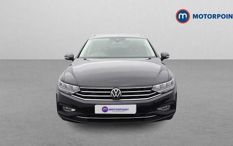 Begagnad VW Passat SEL 150 HK (110 kW) 2022 Svart Kombi