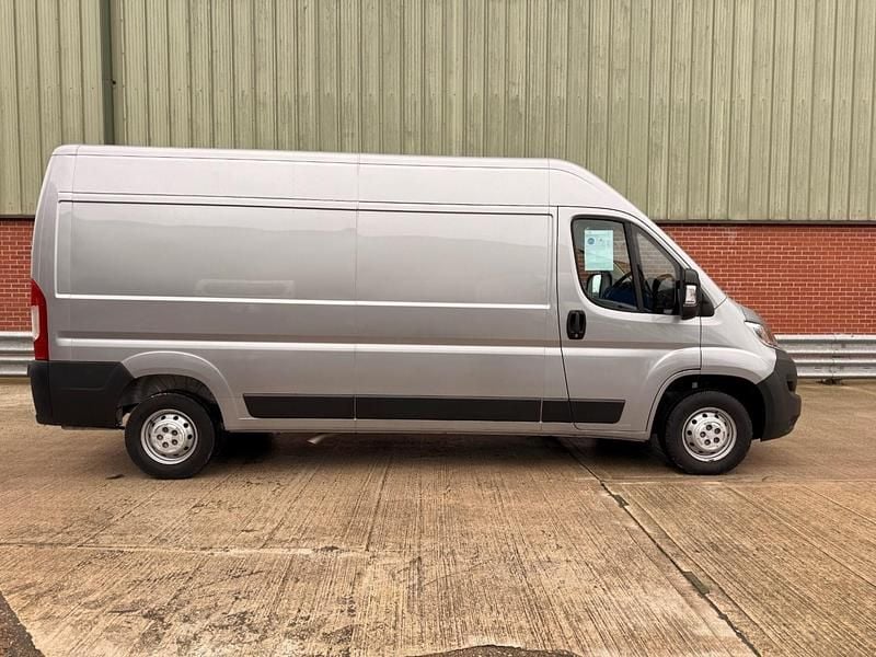Used Citroën Relay 140 HP (102 kW) 2023 Grey Van