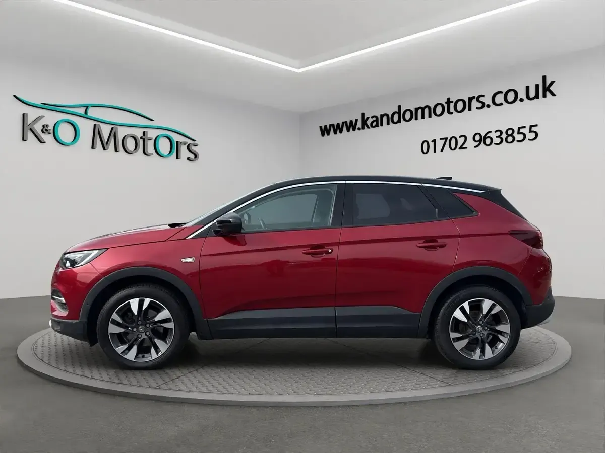 Used Vauxhall Grandland X SRi 131 HP (96 kW) 2020 Red SUV