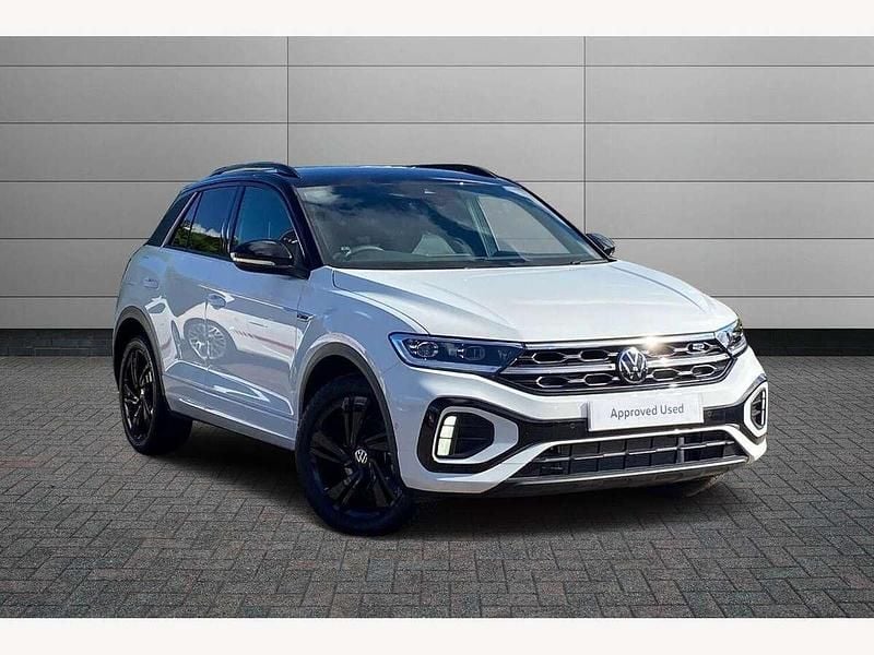 Pure white with black roof New 2025 VW T-Roc Black Edition SUV | £31,395 (Fair price) - Image 1/3