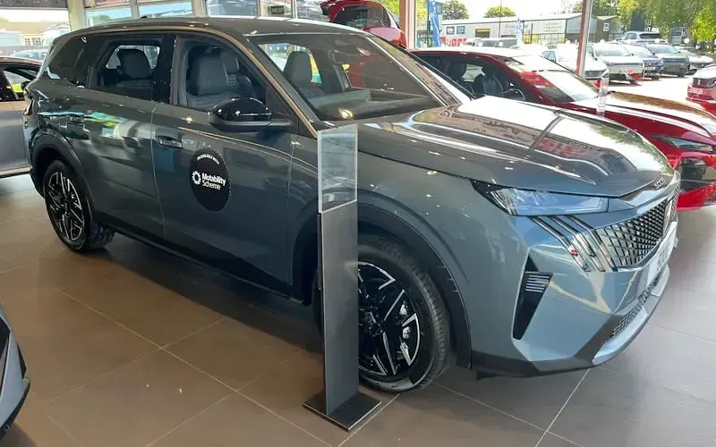 Gebraucht Peugeot 5008 Allure 136 PS (100 kW) 2025 SUV