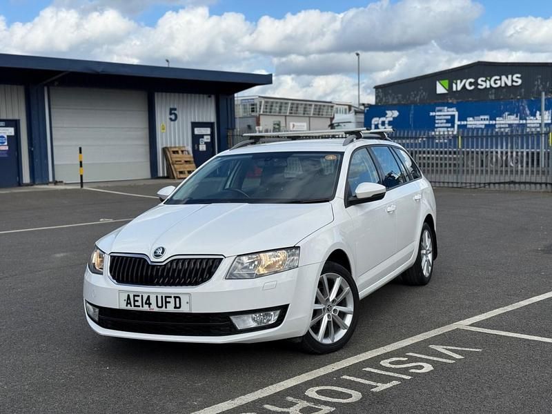 Used Skoda Octavia Elegance 2014 White Hatchback