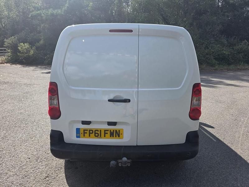 Used Citroën Berlingo 75 HP (55 kW) 2011 White MPV
