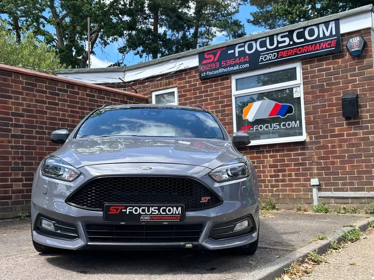 Used Ford Focus ST 250 HP (183 kW) 2016 Grey Estate