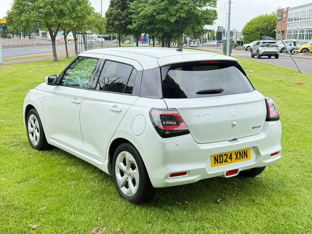 Used Suzuki Swift 82 HP (60 kW) 2024 White Hatchback