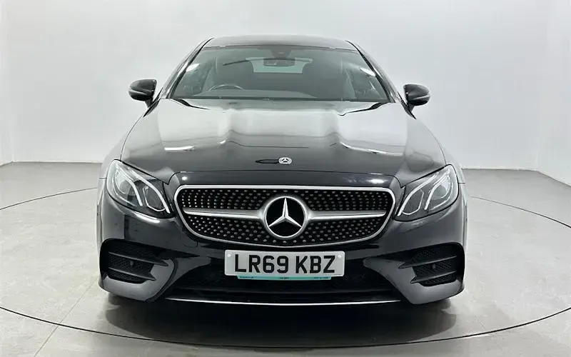Usado Mercedes E220 AMG line 194 HP (142 kW) 2019 Preto Coupé