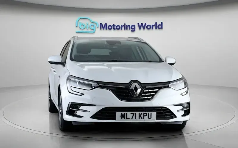 Used Renault Mégane GrandTour Iconic 116 HP (85 kW) 2021 White Estate