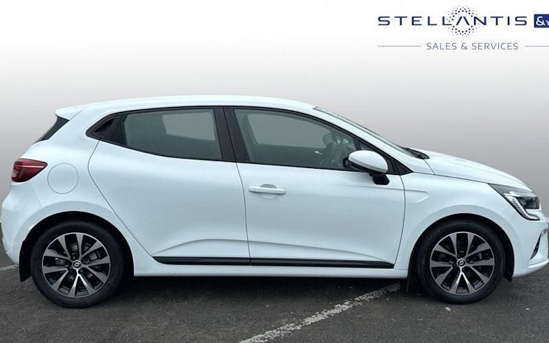 Used Renault Clio V Iconic 140 HP (102 kW) 2022 Hatchback