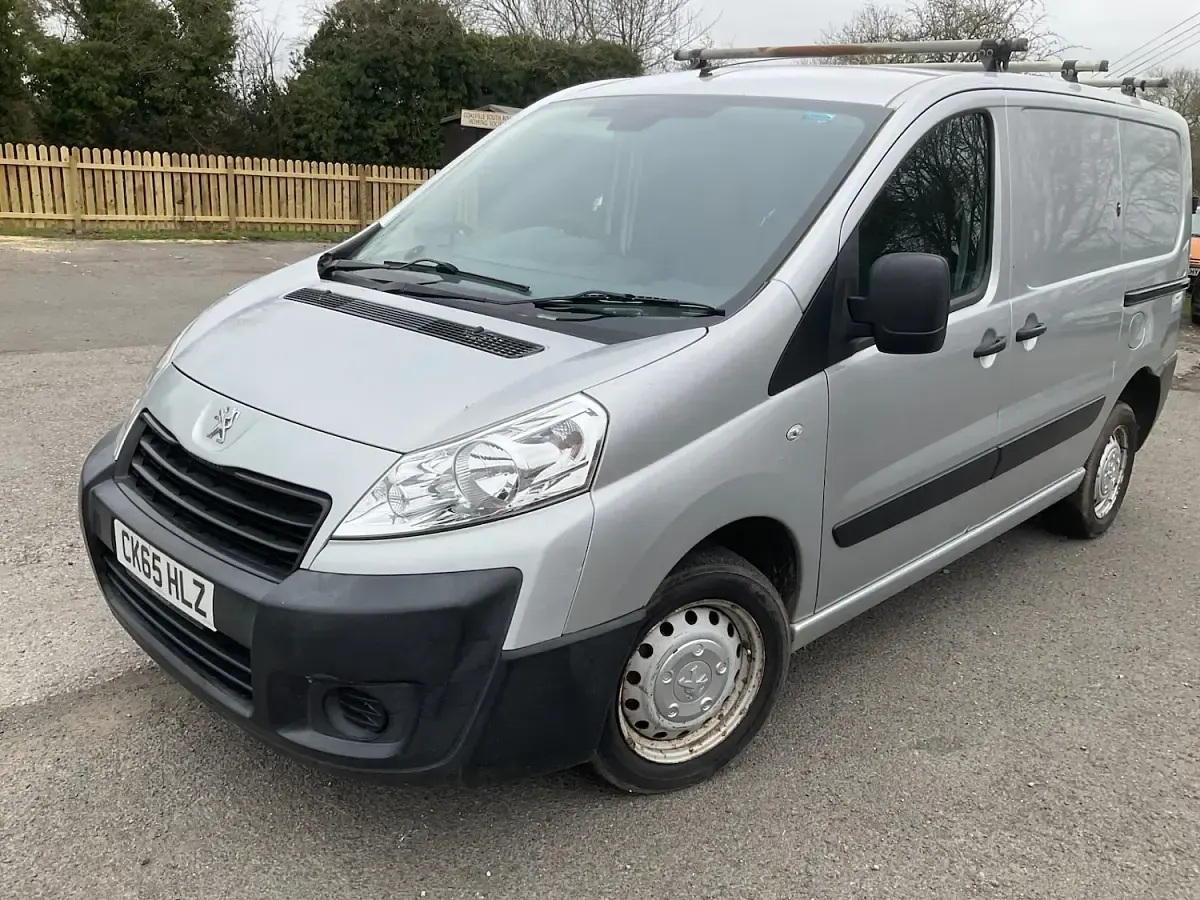 Used Peugeot Expert 90 HP (66 kW) 2015 Silver Van