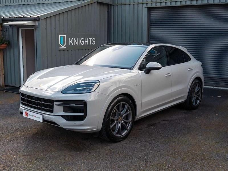 Begagnad Porsche Cayenne 470 HK (345 kW) 2023 Grå SUV