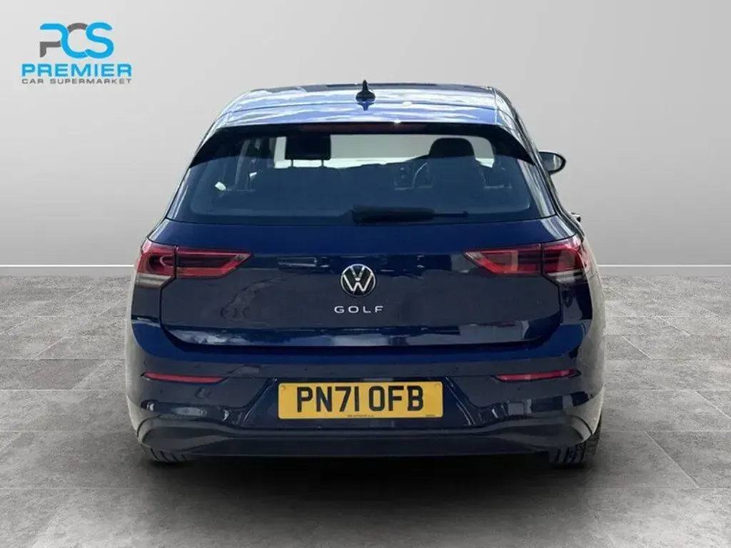 Used VW Golf VII Life 130 HP (95 kW) 2021 Blue Hatchback