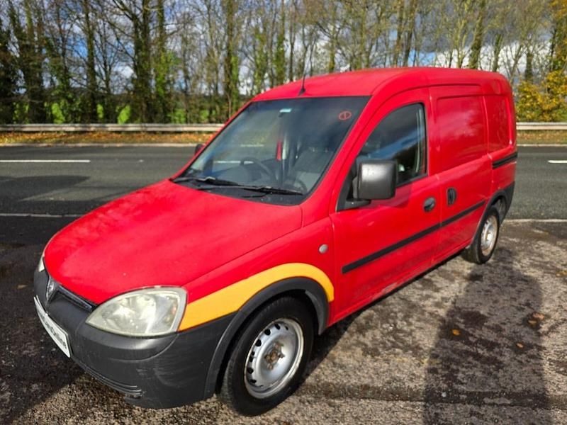 Used Vauxhall Combo 75 HP (55 kW) 2011 Red MPV