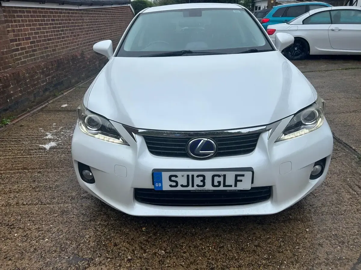 Used Lexus CT200h 2013 White Hatchback