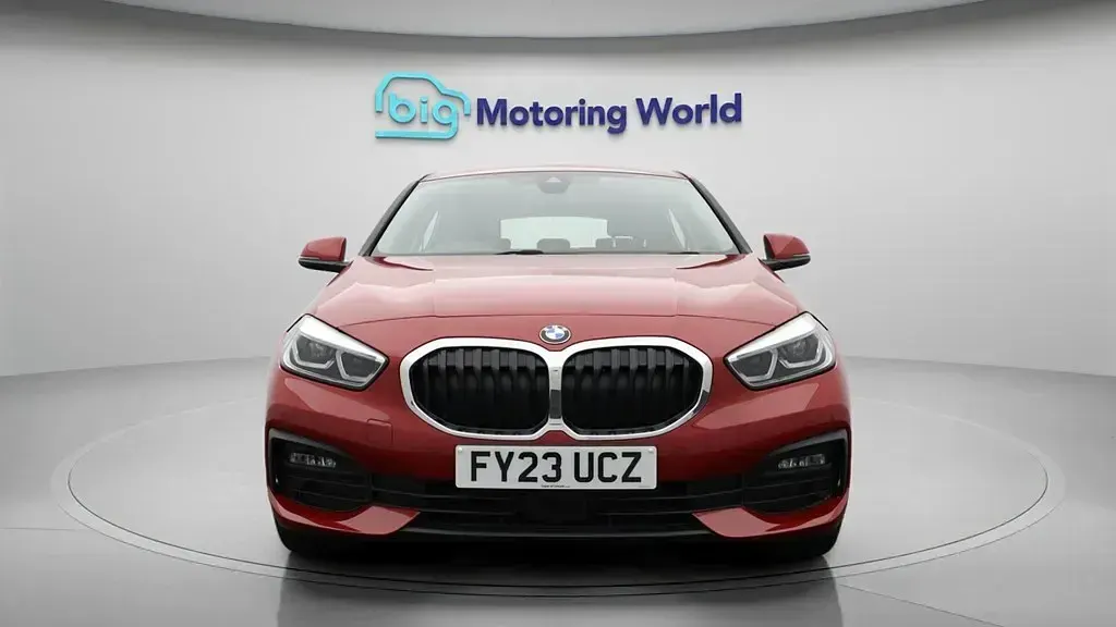 Używany BMW 116 116 KM (85 kW) 2023 Czerwony Hatchback