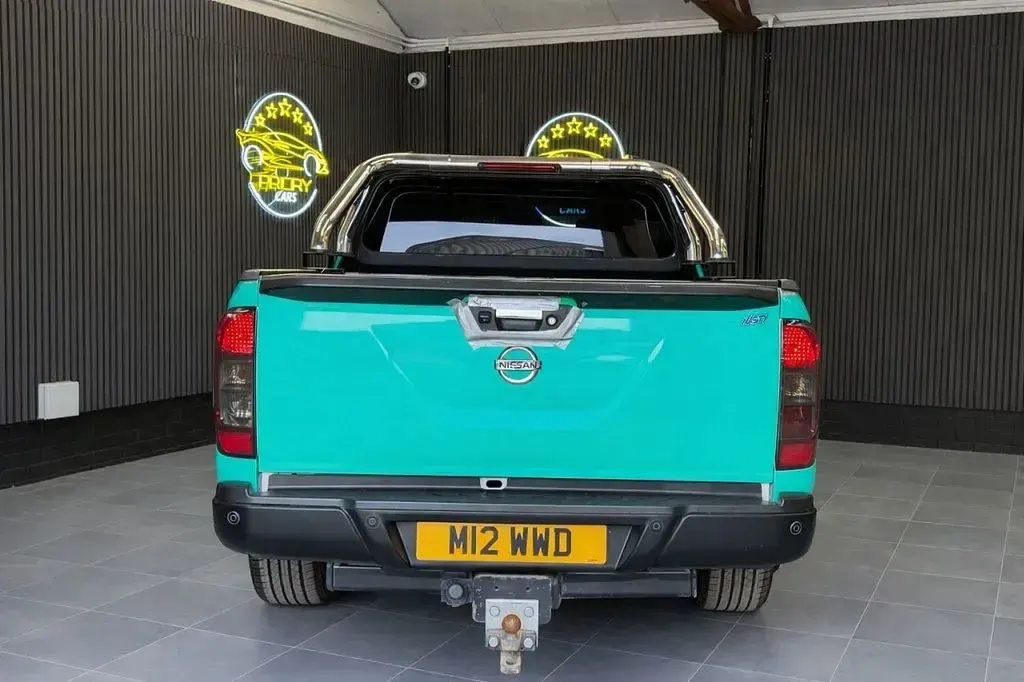 Used Nissan Navara Tekna 2017 Silver Pickup