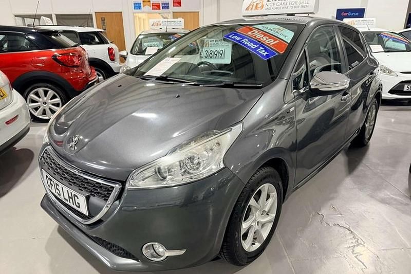 Used Peugeot 208 Style 68 HP (50 kW) 2015 Grey Hatchback