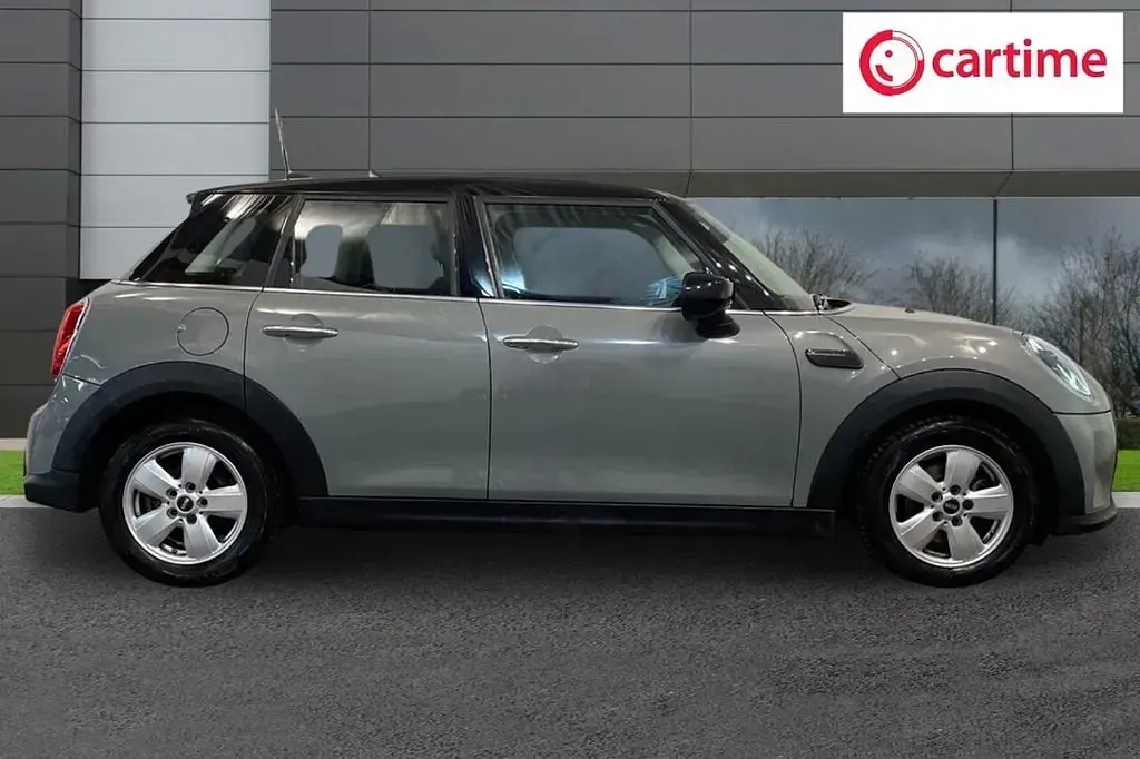 Usado Mini Cooper Classic 136 CV (100 kW) 2022 Gris Utilitario