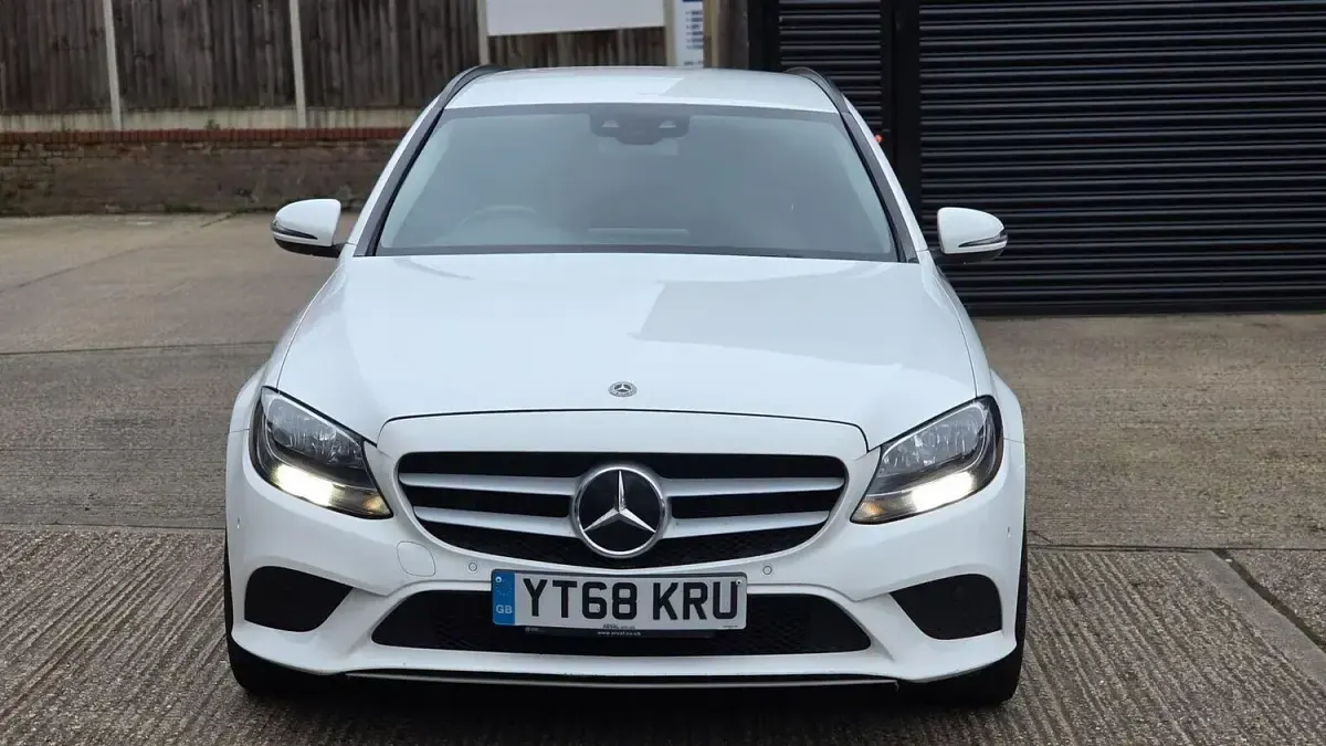 Used Mercedes C220 SE 2018 White Estate
