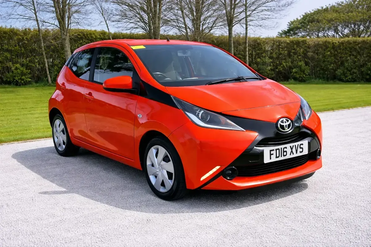 Used Toyota Aygo X-play 2016 Orange Hatchback