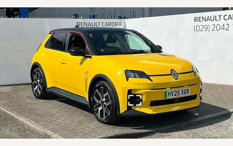 Used Renault 5 E-Tech Komfort 110 kW (150 HP) 2025 Hatchback