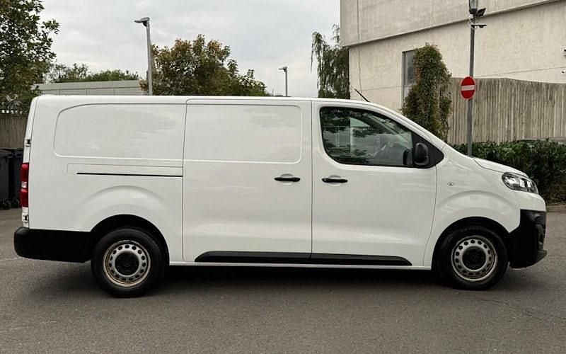 Used Citroën Dispatch 101 HP (74 kW) 2020 White MPV