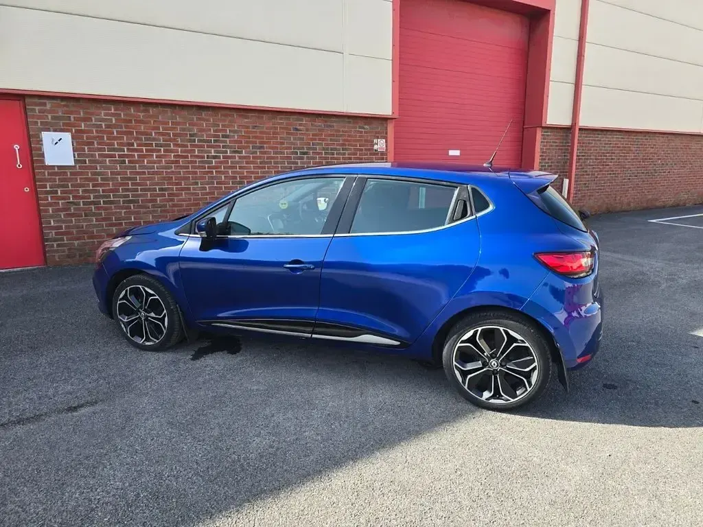 Used Renault Clio Iconic 90 HP (66 kW) 2018 Blue Hatchback