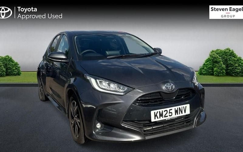 Used 2025 Toyota Yaris Hybrid Design Hatchback | £21,566 (Fair price) - Image 1/4
