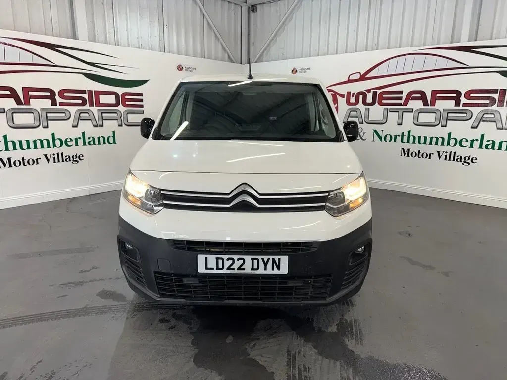 Used Citroën Berlingo 100 HP (73 kW) 2022 White MPV