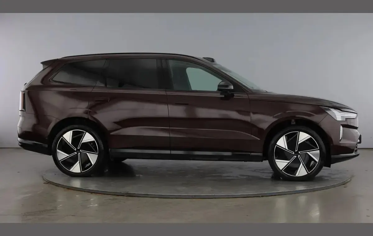 Usado Volvo EX90 Performance 374 kW (509 HP) 2025 Vermelho SUV