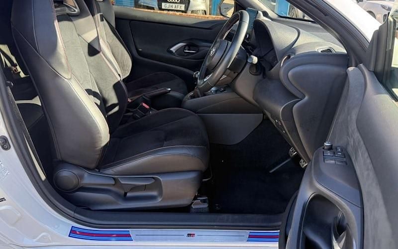 Used Toyota Yaris 272 HP (200 kW) 2021 White Hatchback