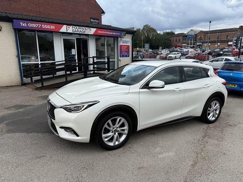 White Used 2016 Infiniti Q30 Business Executive Hatchback | £5,990 (A bit pricey) - Image 1/3